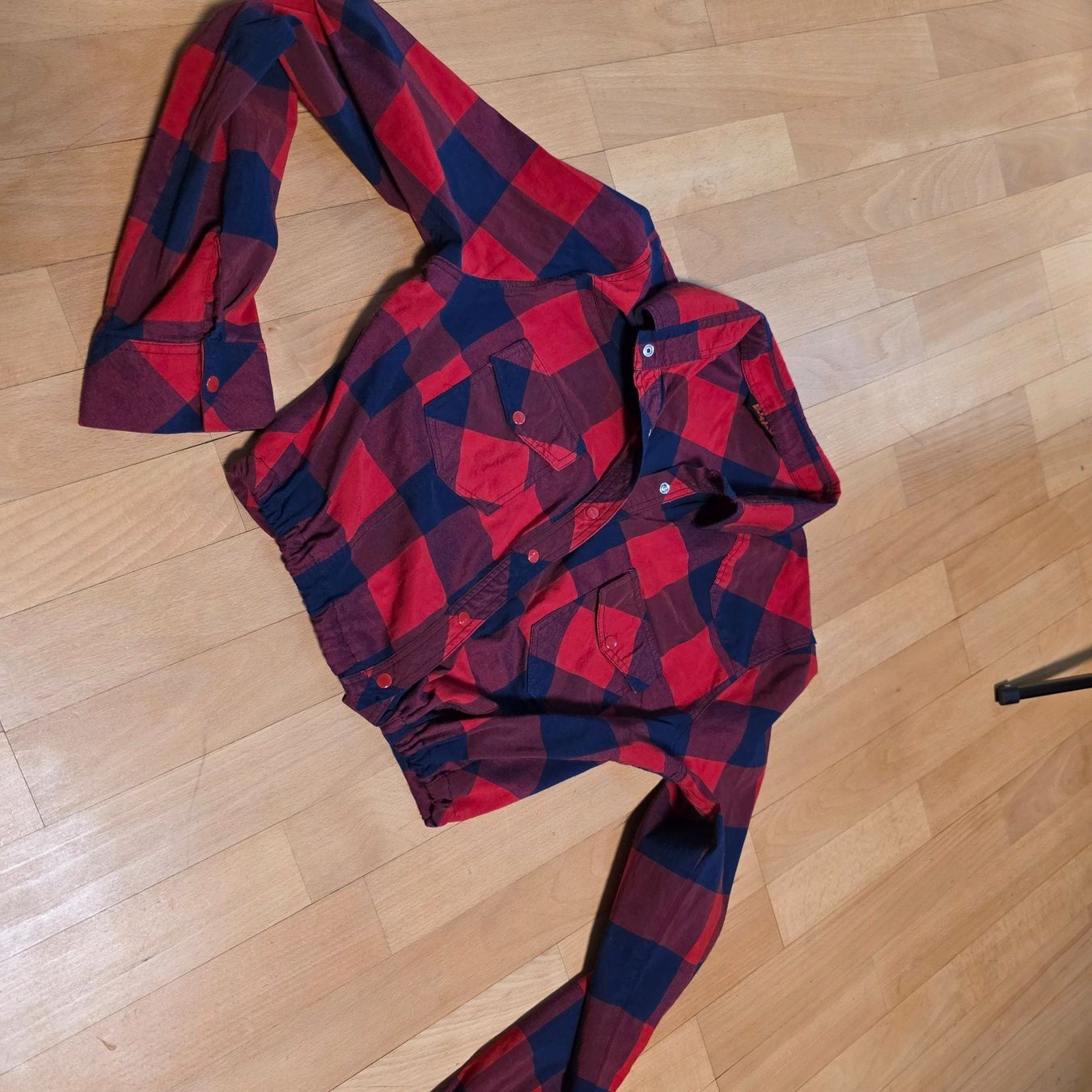 Blusen: Karierte Crop Bluse rot blau S/M – Gebraucht aus Wald ZH von CapLux 3