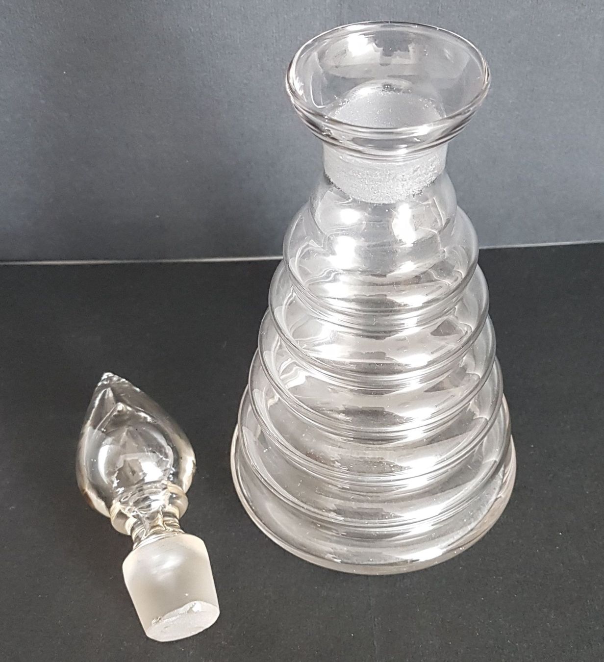 Carafes: Antike kleine Karaffe mit Stöpsel – D'occasion à Kaltbrunn par Condor2 1