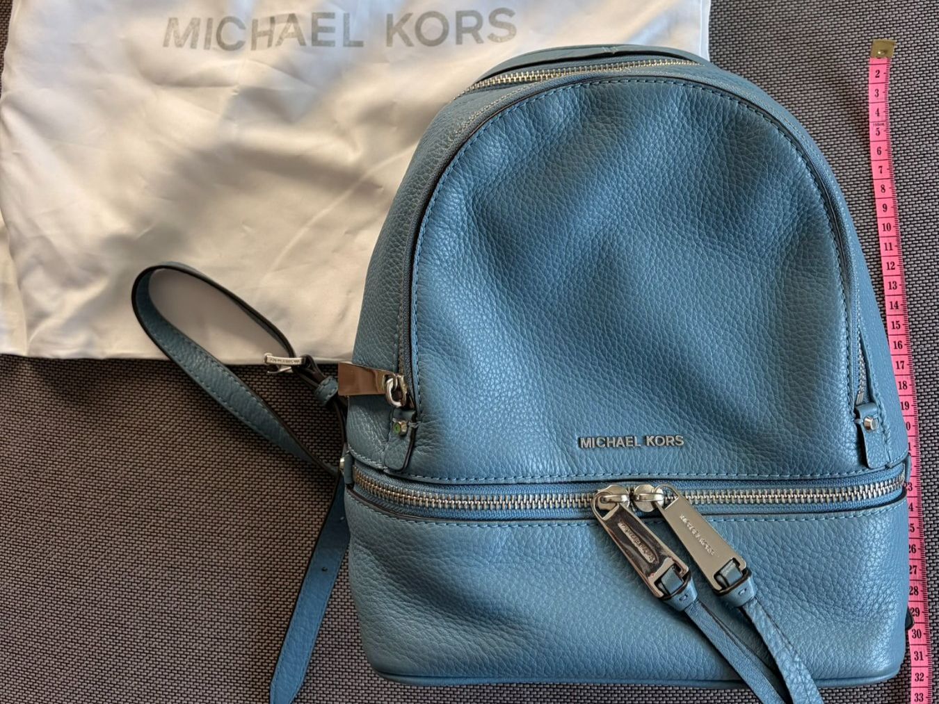 Michael Kors Zaini: Michael Kors RHEA ZIP BACK PACK - Blau LDR – Usato da Schlieren venduto da con_hdp9 2