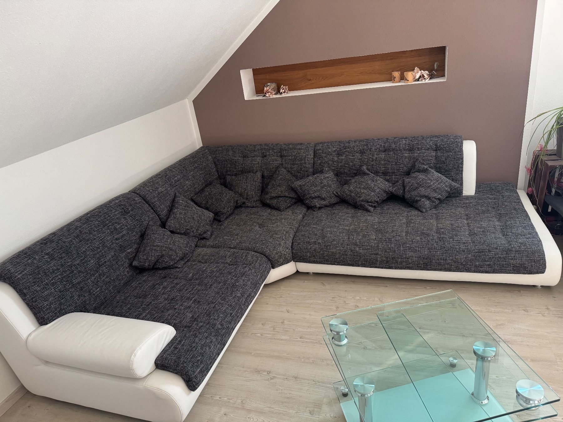 Sofas: Ecksofa dunkelgrau – Gebraucht aus Uetliburg SG von CostaTools