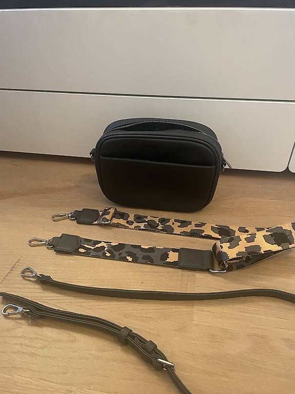 Sacs femmes: Sac à main  – D'occasion à La Sarraz par len_l6r2 1