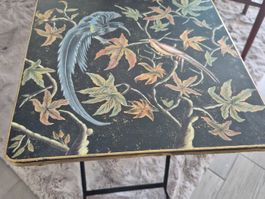Table d'appoint métal luable décors oiseaux et fleurs