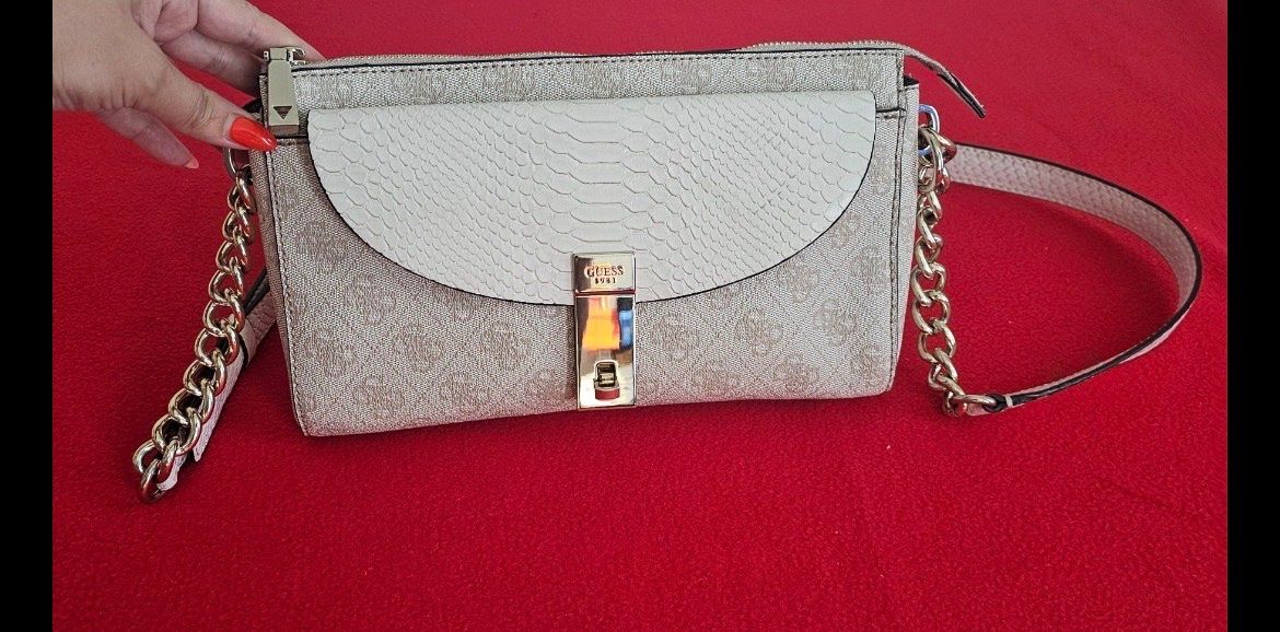 Guess Taschen für Damen: ***GUESS ***Umhängetasche – Gebraucht aus Oberdorf BL von Luka02 1