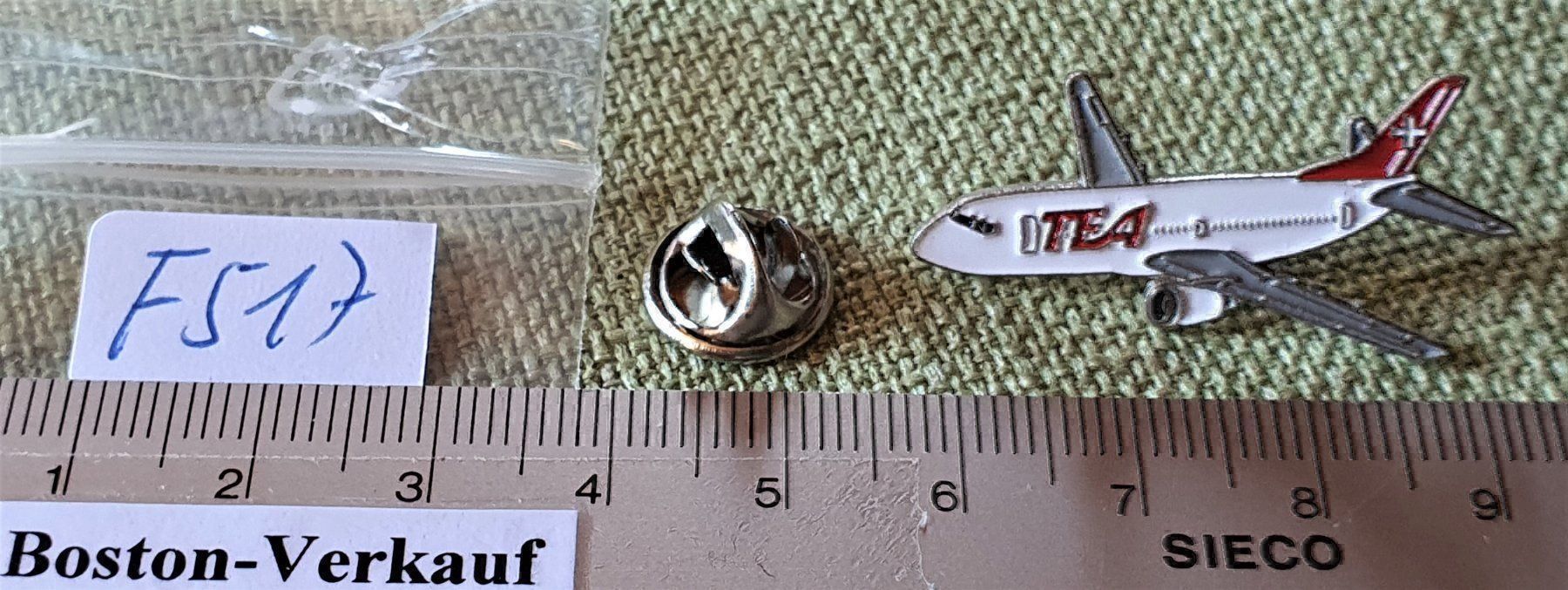 Placchette & Badge: F517 - Pin Flugzeug TEA Schweiz – Usato da Reinach BL venduto da Boston-Verkauf 2