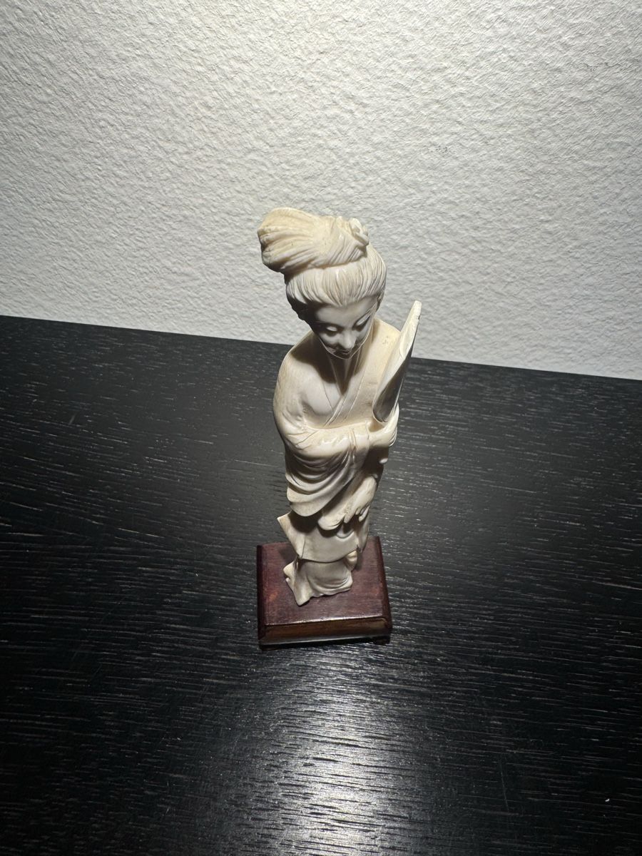 Sculture & Statue: Antike chinesische Dame mit Fächer. – Usato da Buchs AG venduto da ChrizZa 6