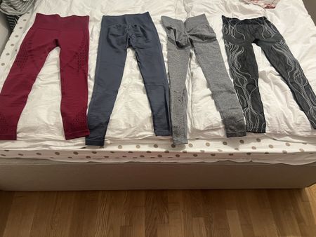 Sport Leggings Damen 4 Stk. verschiedene Farben Grösse S