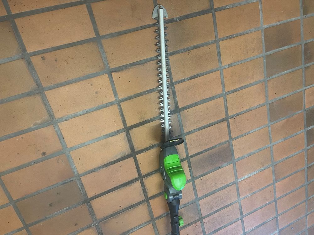 LUX AkkuHeckenschere mit Teleskopstange Kaufen auf Ricardo
