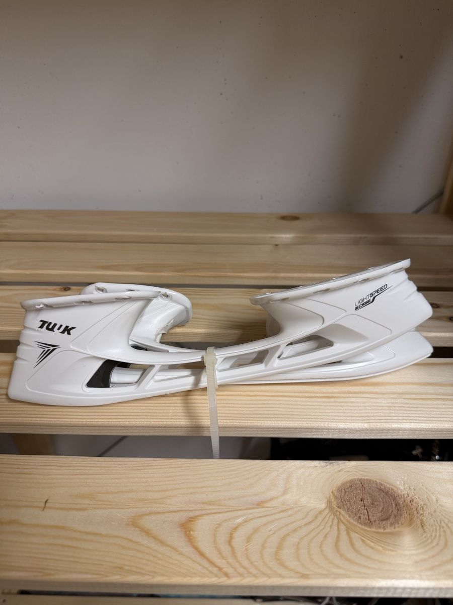 Bauer Pattini da ghiaccio: Schlittschuh Holder – Nuovo (secondo la descrizione) da Zollikofen venduto da nina_7njp