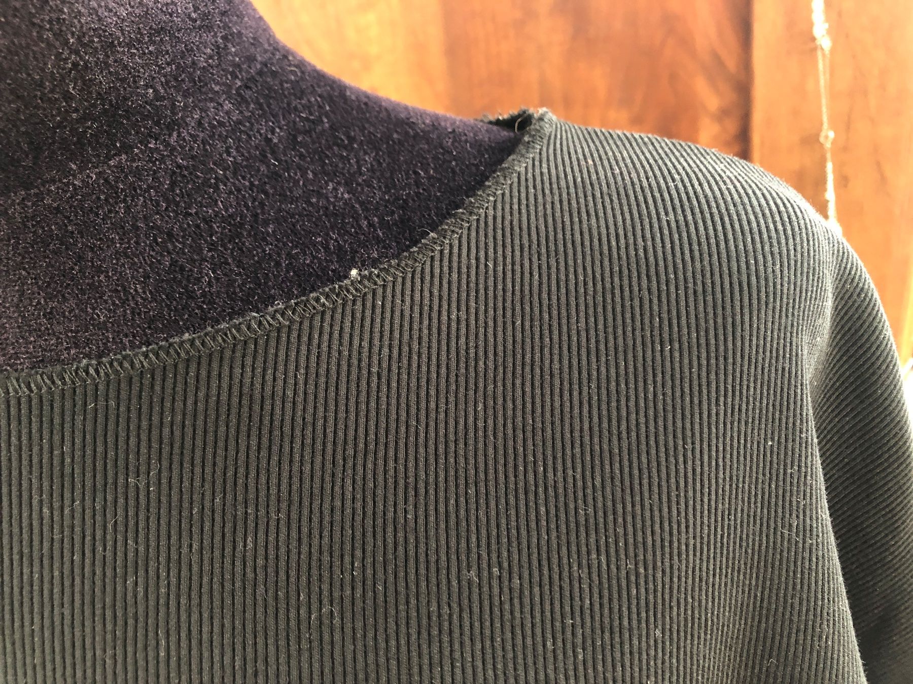 Maglioni & Felpe: Damen Pullover schwarz gerippt weit geschnitten – Usato da Arlesheim venduto da leyRum4.5 2