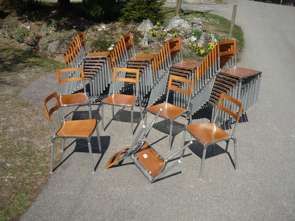 26 Stühle Stapelstühle Holzstühle Seminarstühle SEGIS BLITZ 1
