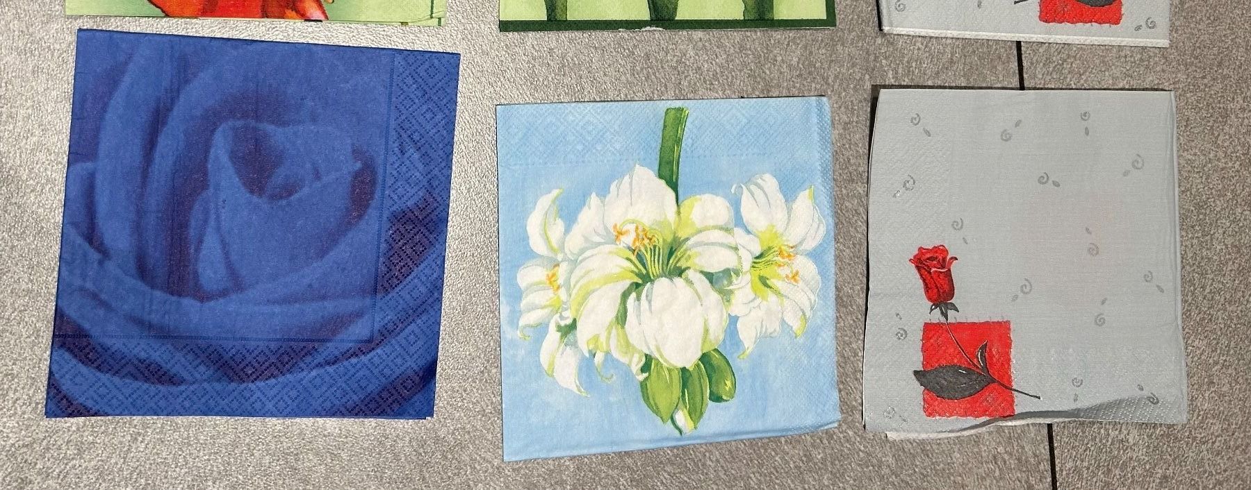 Servietten: 12 Servietten fleurs - lot 4 – Neu (gemäss Beschreibung) aus Arbedo von nadia1973 1