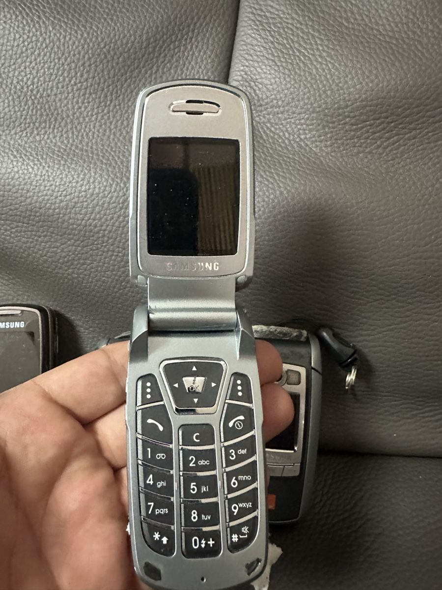 Samsung Telefoni cellulari / Smartphones: Samsung Handy Konvolut 2 – Difettoso da Heerbrugg venduto da Amazon38 5