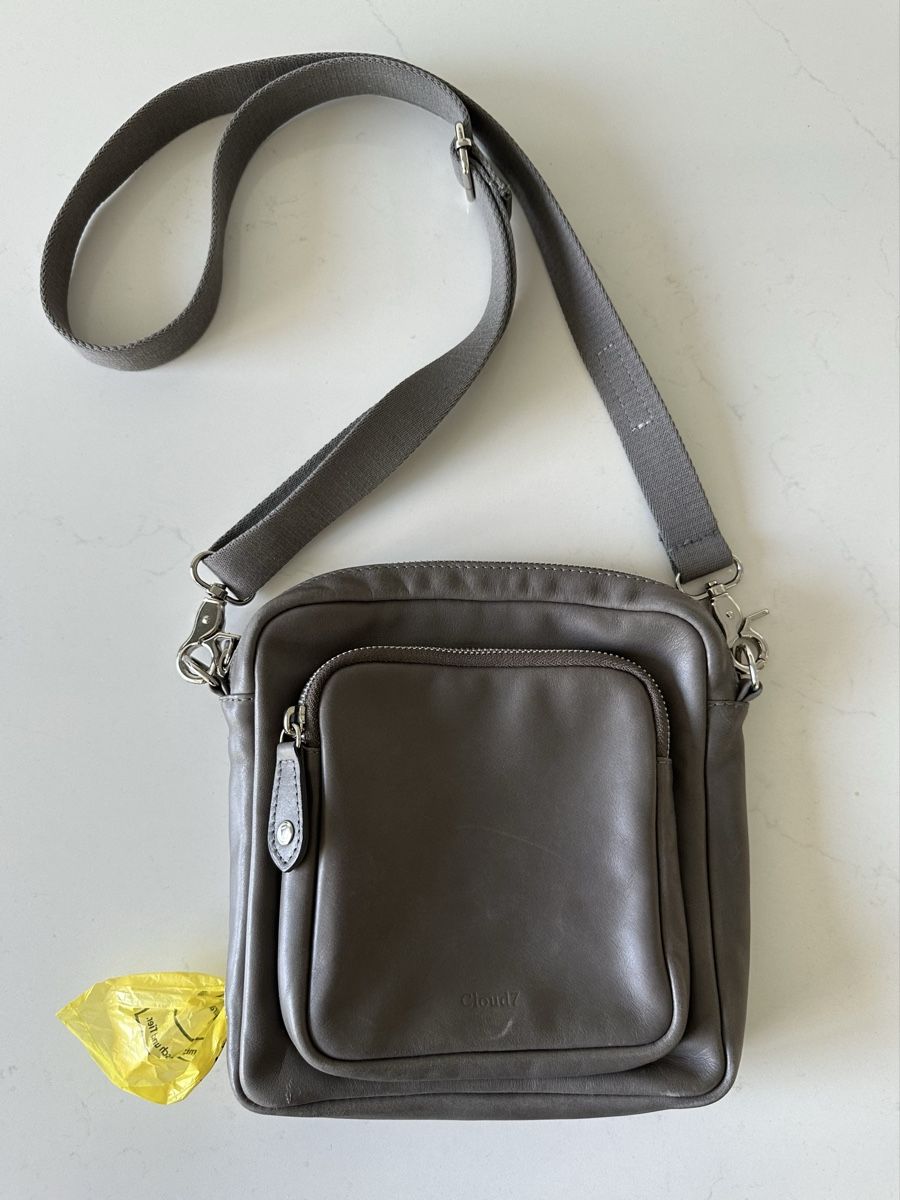 Cloud7 Taschen: Cloud7 Leather shoulder bag grey used condition – Gebraucht aus Basel von petunia08