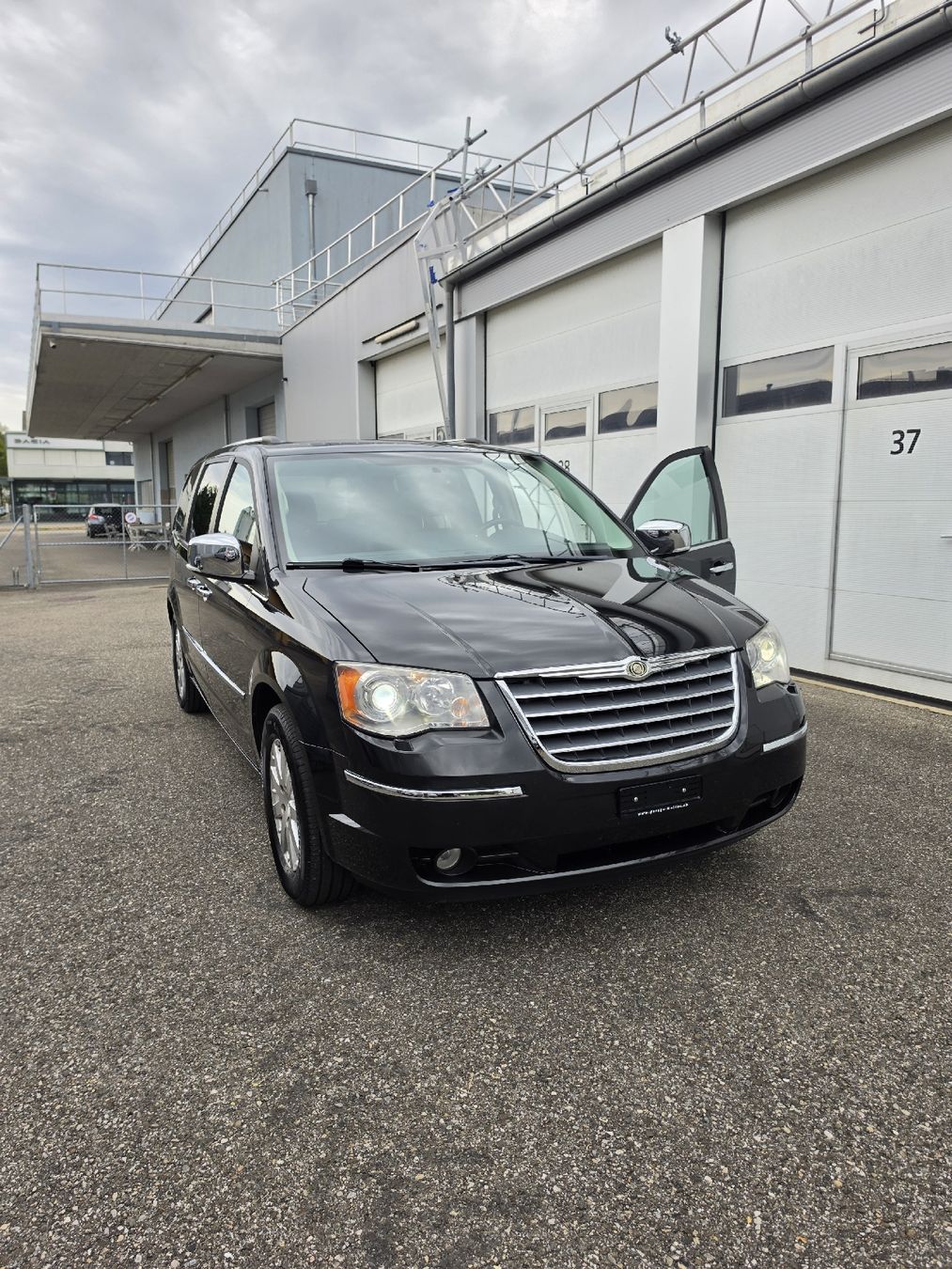 Chrysler Autos: Chrysler gdvoyager 3.8 – Gebraucht aus solothurn von A5292 1