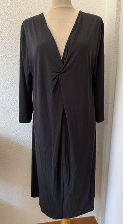 Robe noire MASAI, taille L, élégante et confortable.
