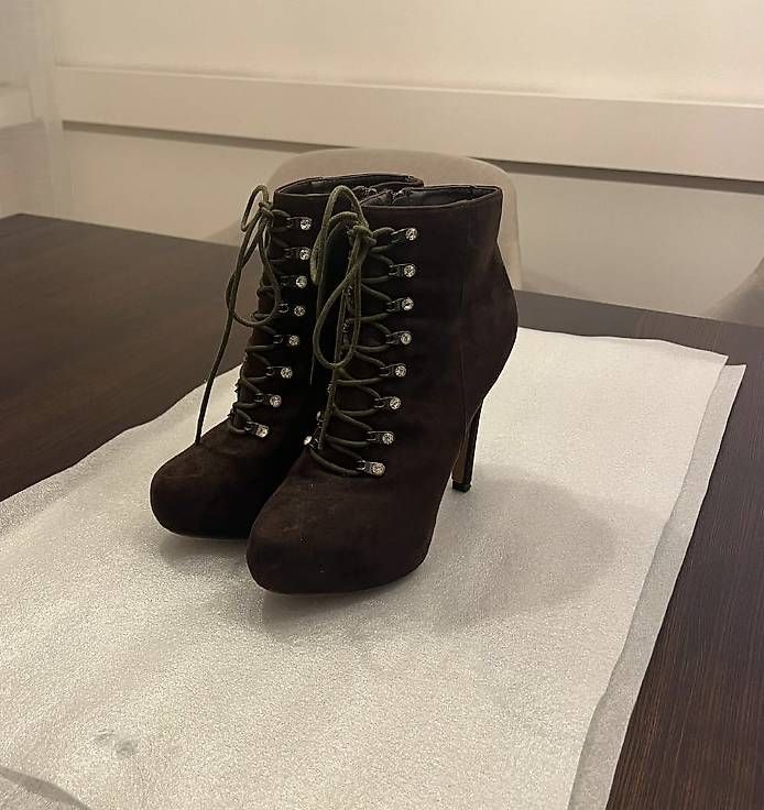 Scarpe da donna: Stiefeletten mit Absatz braun / Grösse 40 – Usato da Weiningen ZH venduto da MelVintage 2
