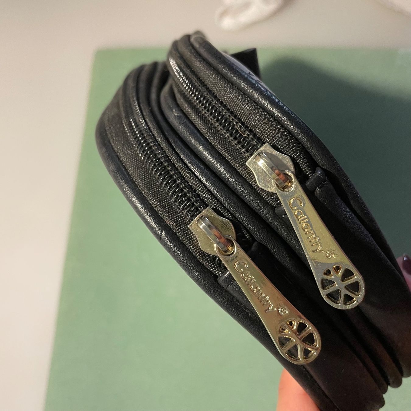Custodie per cosmetici: Kosmetik Tasche mit 2 Fächer, schwarz – Usato da Bellach venduto da Lapislazuli_blues 2