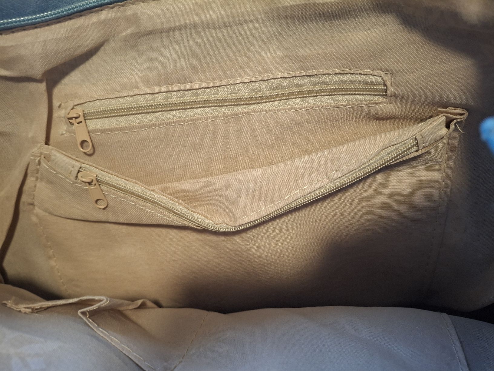 Borse da donna: hellblaue Handtasche mit vielen Fächern. – Usato da Basel venduto da Emanueledd00 3