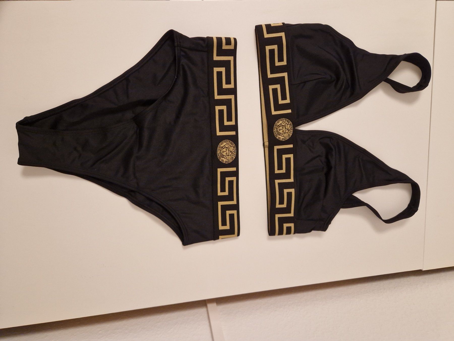 Versace Costumi da bagno & Bikini: Schwarzer Versace Bikini, Grösse S, Top Zustand. – Nuovo (secondo la descrizione) da Urtenen-Schönbühl venduto da Edark