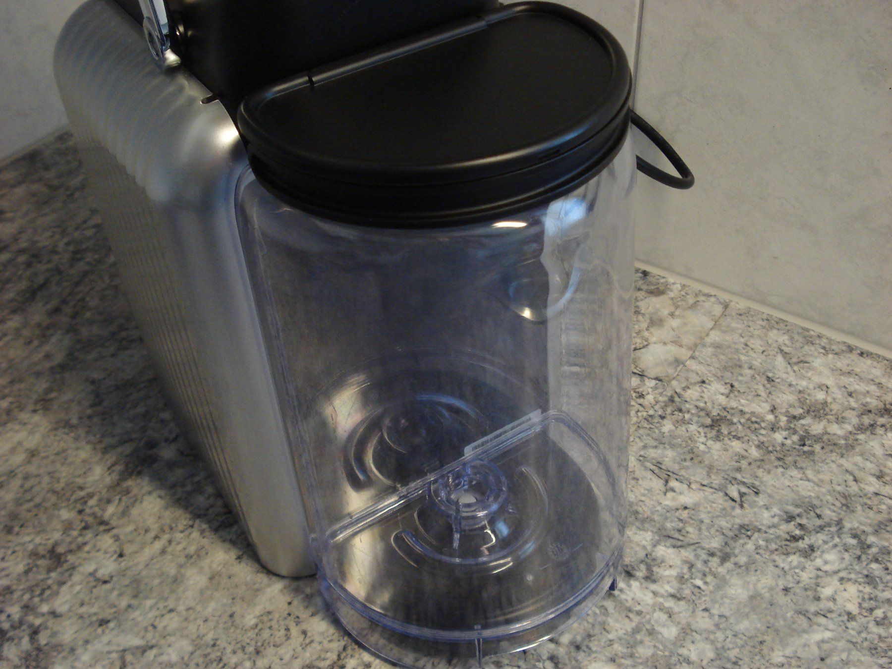 Nespresso Kaffeemaschinen & Espressomaschinen: Nespresoo Zenius Kaffeemaschine – Gebraucht aus Sirnach von Cookie03 1