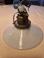 petite lampe ancienne en opaline et laiton