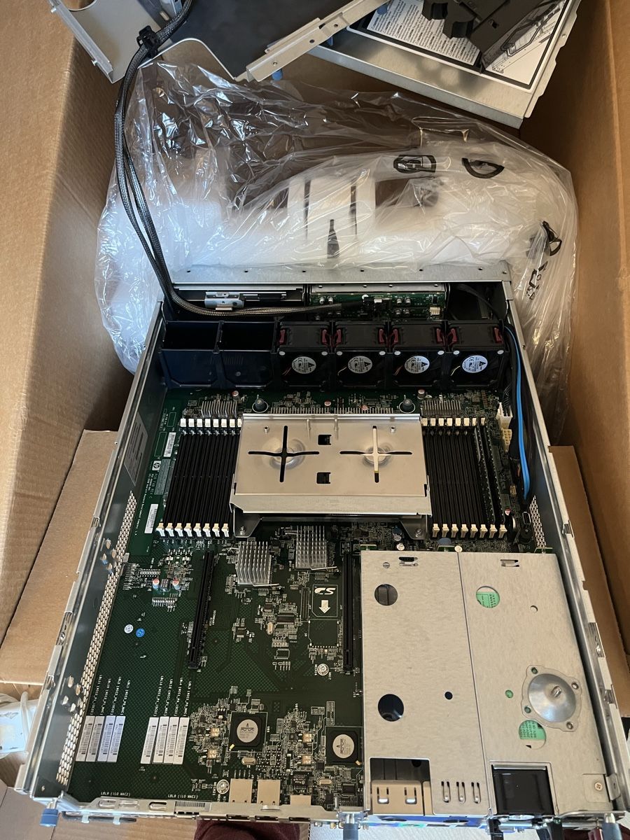 Hewlett Packard Server: 2x HP DL385G5P 2376HE Serveur – Nuovo e nell'imballaggio originale da Penthalaz venduto da salvodj 3