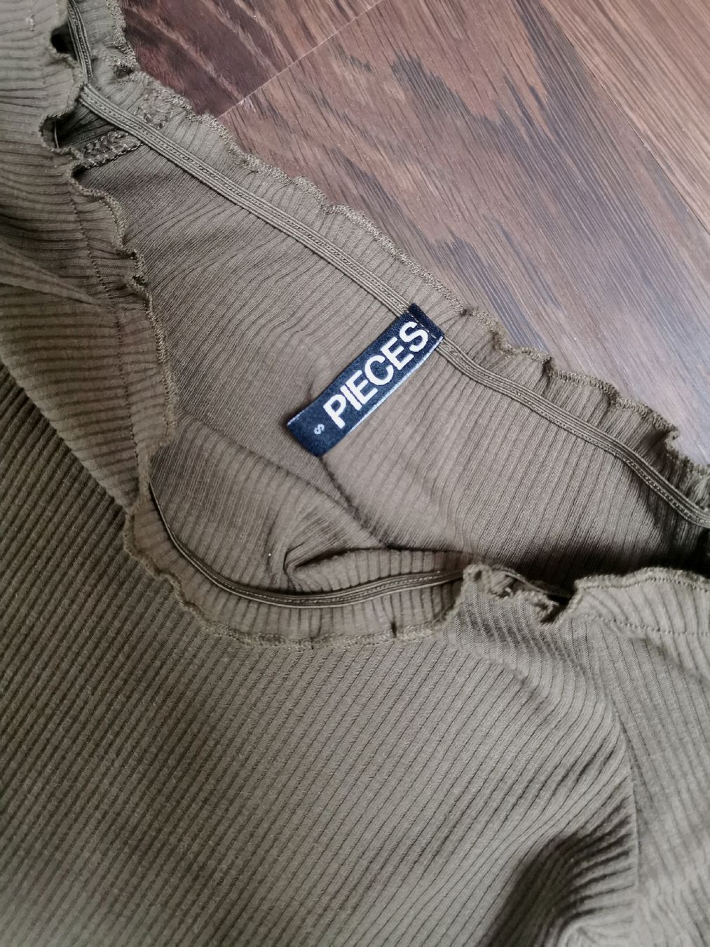 Pieces Tops: Pieces Top khaki, Gr. S – Gebraucht aus Obergerlafingen von Sigus 1
