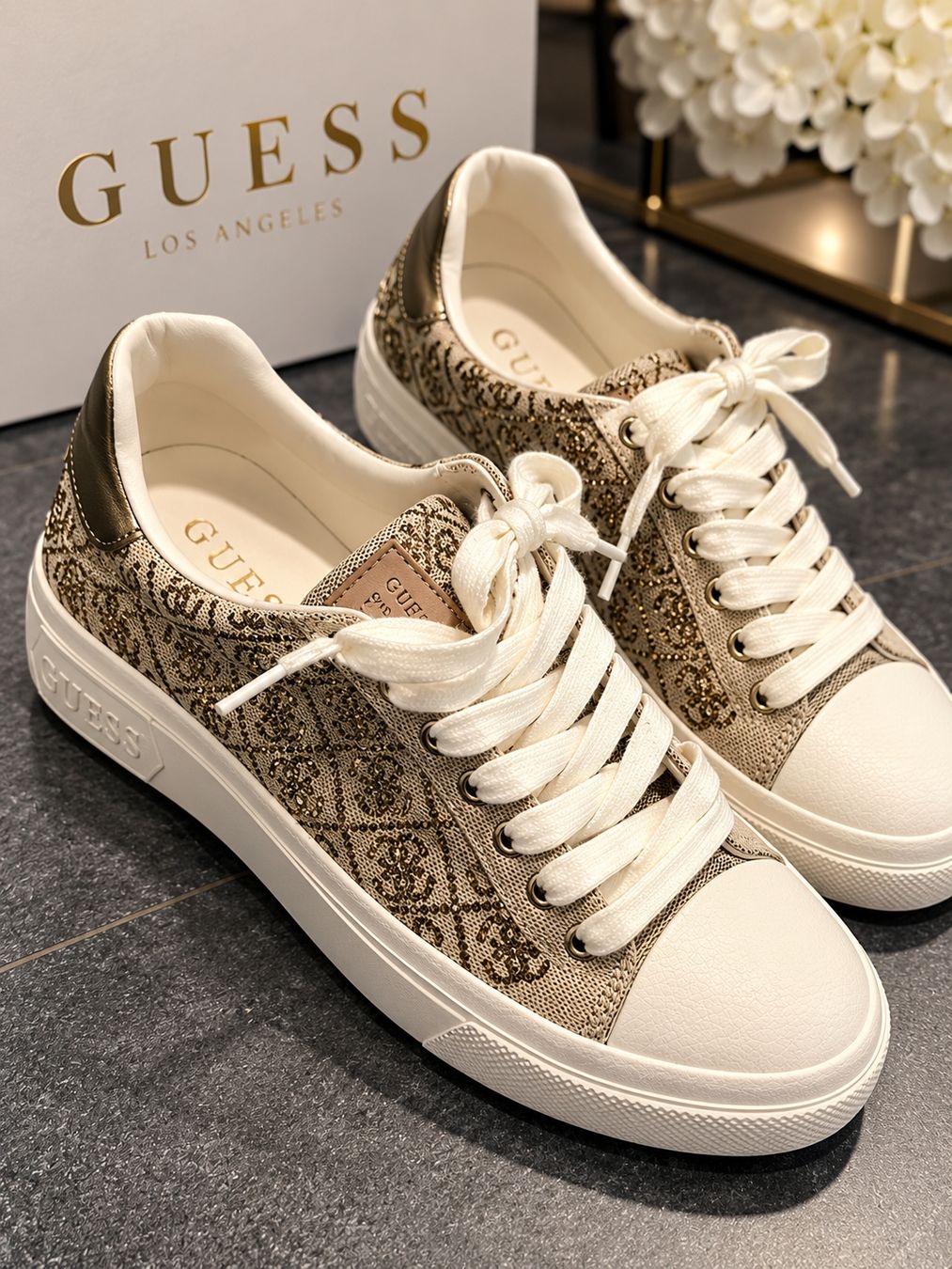 Guess Scarpe da donna: guess Schuhe  – Nuovo (secondo la descrizione) da Oftringen venduto da Lejaleja