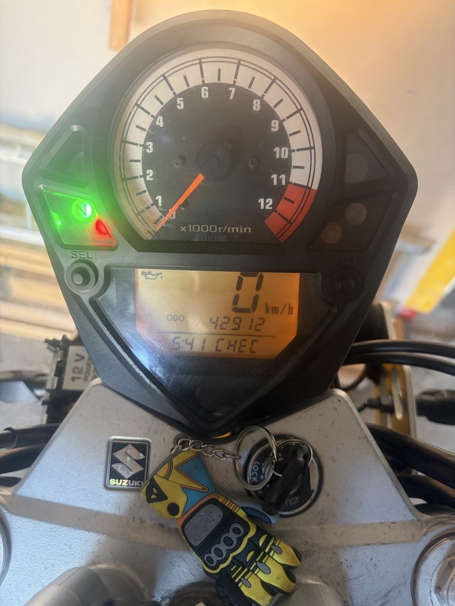 Suzuki Strasse: Suzuki SV650 2004 – Gebraucht aus St-Séverin von Miss_portista 1