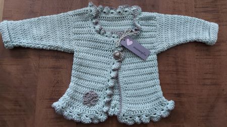 8 herzige kleine Baby Jäckli gehäkelt