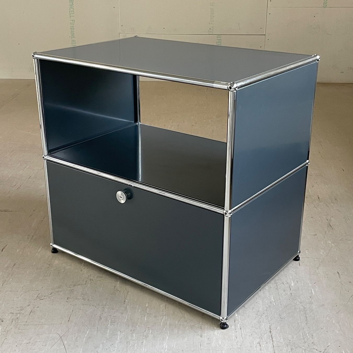 USM Credenze: USM Haller Stereo / Fernseher Möbel - Anthrazit – Usato da Bern venduto da Modern-Era 7