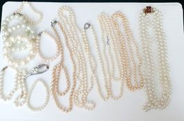 Perlenketten und Armbänder Konvolut   2x silber verschluss