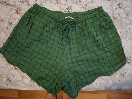 Damen Shorts Glamorous Curve grün Grösse 44 