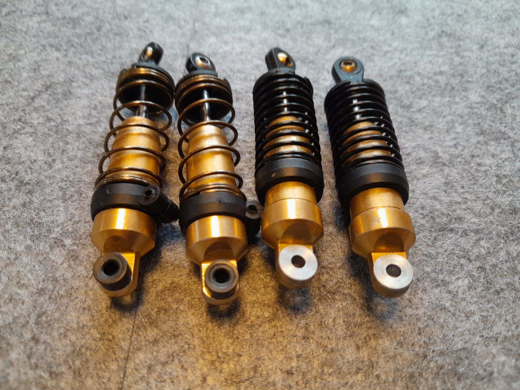 Kyosho RC Kits de montage: KYOSHO OPTIONS GOLD STOSSDÄMPFER – D'occasion à Ebnat-Kappel par MAZUKITURB0 4