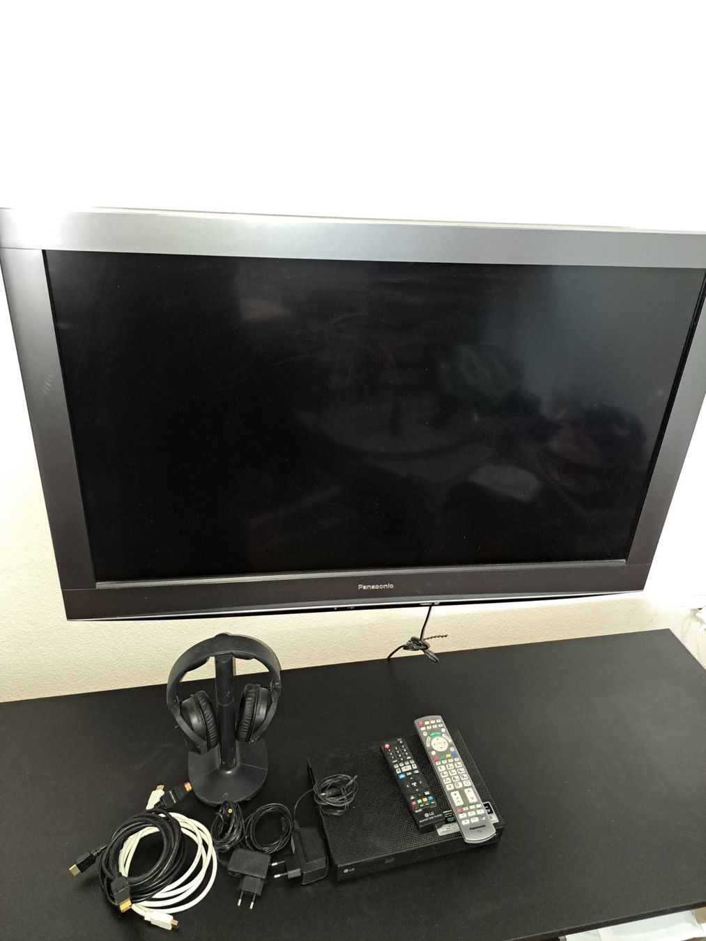 Panasonic Televisori: TV Panasonic 37'' avec support mural et accessoires – Usato da Biel/Bienne venduto da hug94