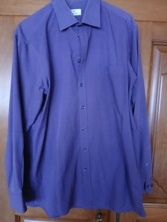 Violettes langärmliges Herrenhemd