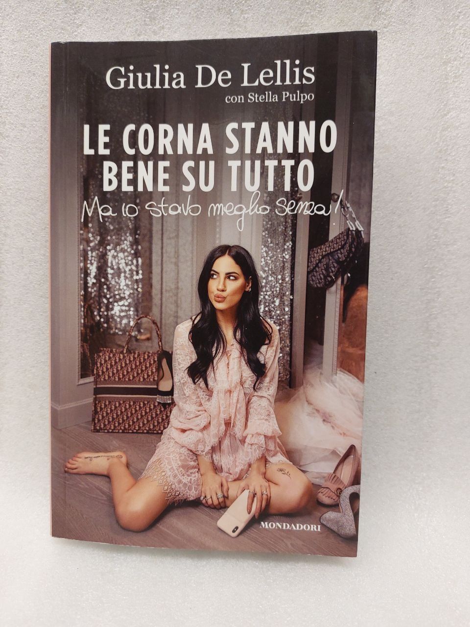 Bücher: Libro "Le corna stanno bene su tutto" Giulia De Lellis – Gebraucht aus Pambio Noranco von Pol69