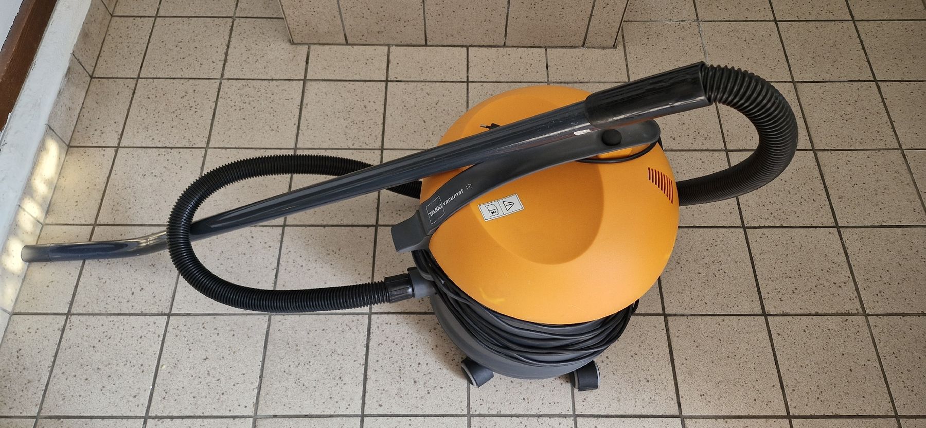 Staubsauger & Zubehör: Taski Nass-Trockensauger mit Zubeh. & Beutel – Gebraucht aus Baltschieder von Templa93 1