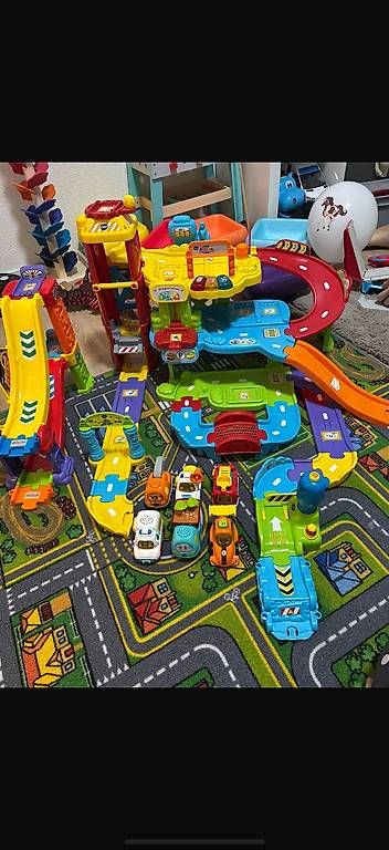 Spielzeuge: TutTut Garage und Rampe – Gebraucht aus Staufen von kat.ic