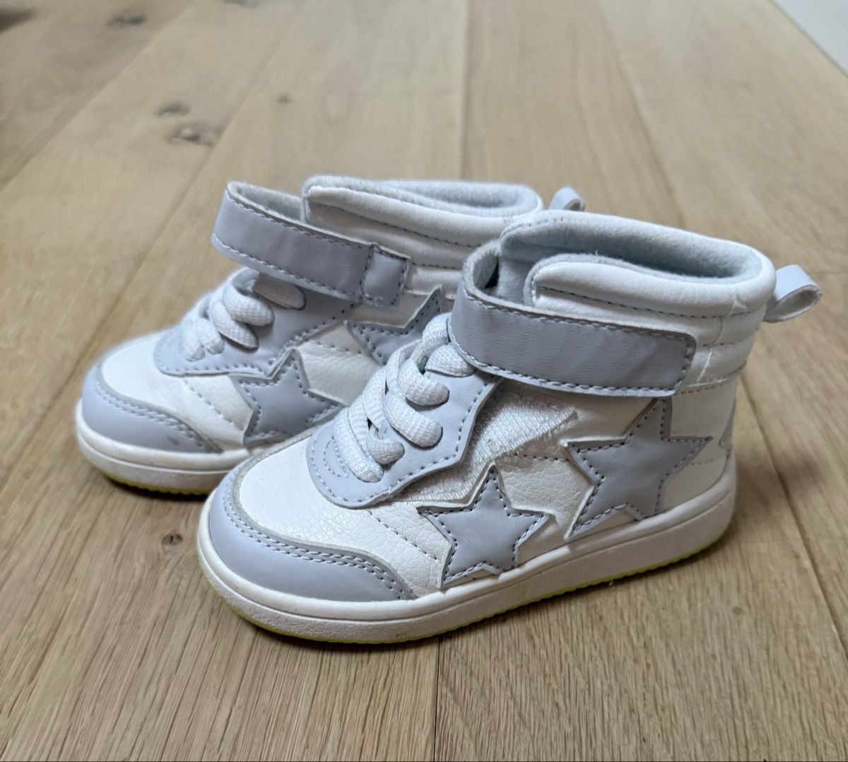 H&M Scarpe per ragazzi: Sneaker H&M, Grösse 20/21 – Usato da Hinteregg venduto da Jazz-C