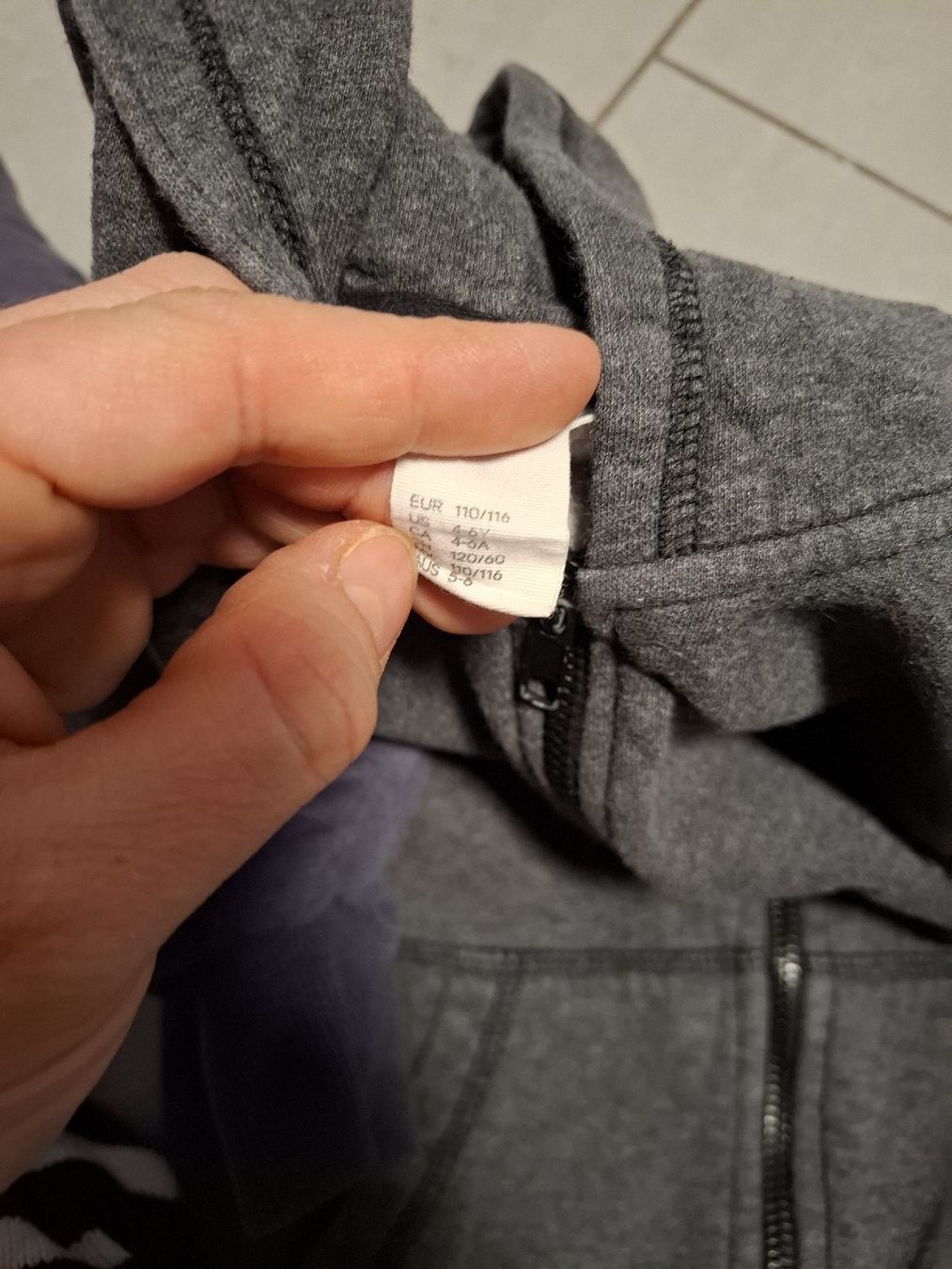 Esprit Maglioni & Felpe: 4er Set Jacken/Pullis Gr. 104/110: Tom Tailor, Esprit, H&M – Usato da Zürich venduto da Edelshop 4