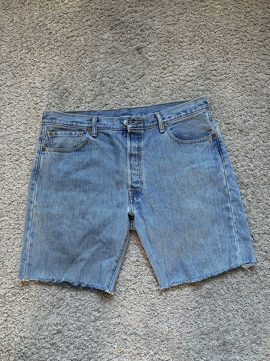 Levi's Jeans: Levis Jeansshorts / Jorts Hellblau, W36/L32 – Usato da Basel venduto da Oloir