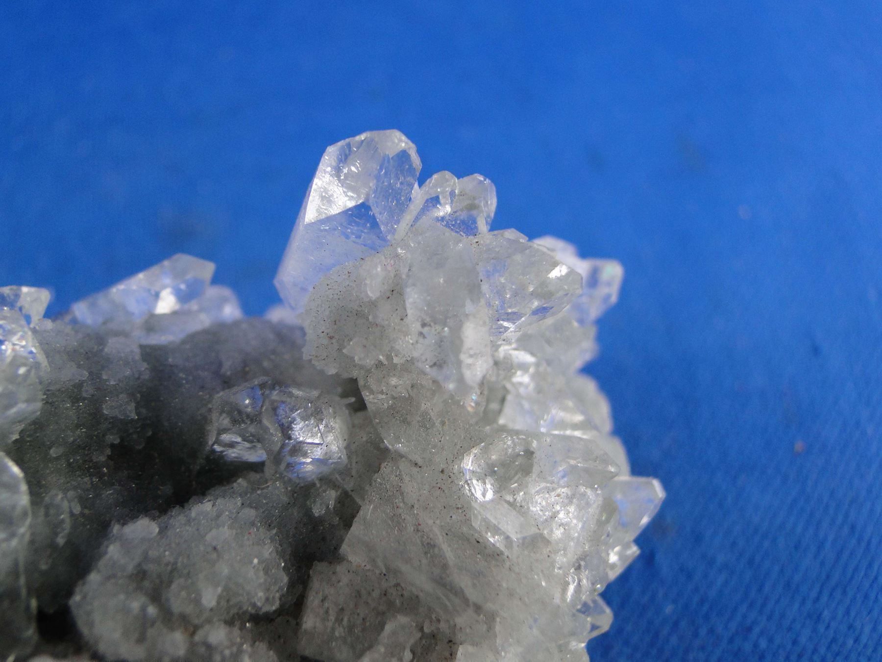 Mineralien & Heilsteine: Apophylit auf Quarz var Chalcedony – Gebraucht aus Schinznach Bad von Demerald 1