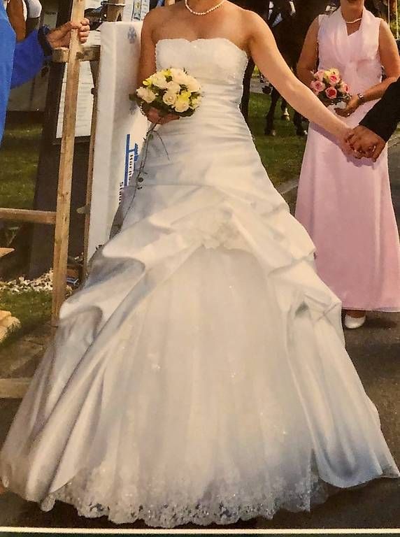 Kleider: Wunderschönes Hochzeitskleid mit Spitze – Gebraucht aus Luzern von bar_8lqm