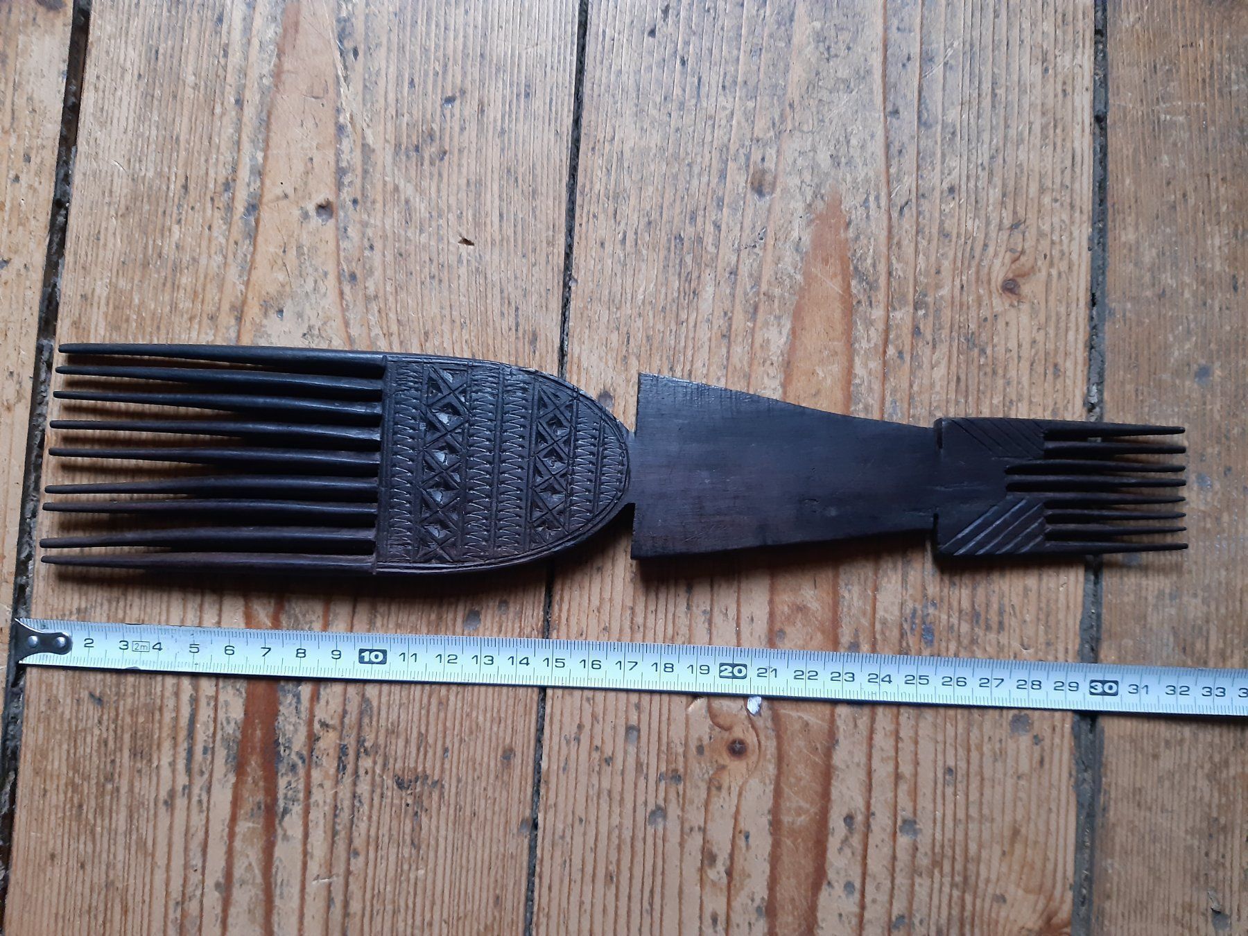 Articoli in legno: Holzkamm Afrika – Usato da Flawil venduto da Uncristalized 1