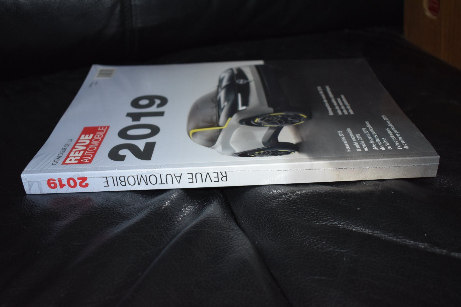 Libri: Catalogue Revue Automobile 2019 – Nuovo e nell'imballaggio originale da Le Locle venduto da skycomputer 1