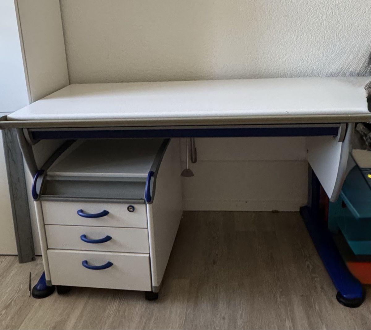 Scrivanie: Schreibtisch aus höhenverstellbarem – Usato da Rorbas venduto da Beniiz