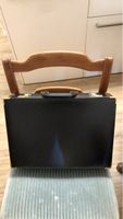 Schwarze Aktentasche Leder mit Metallbeschlägen