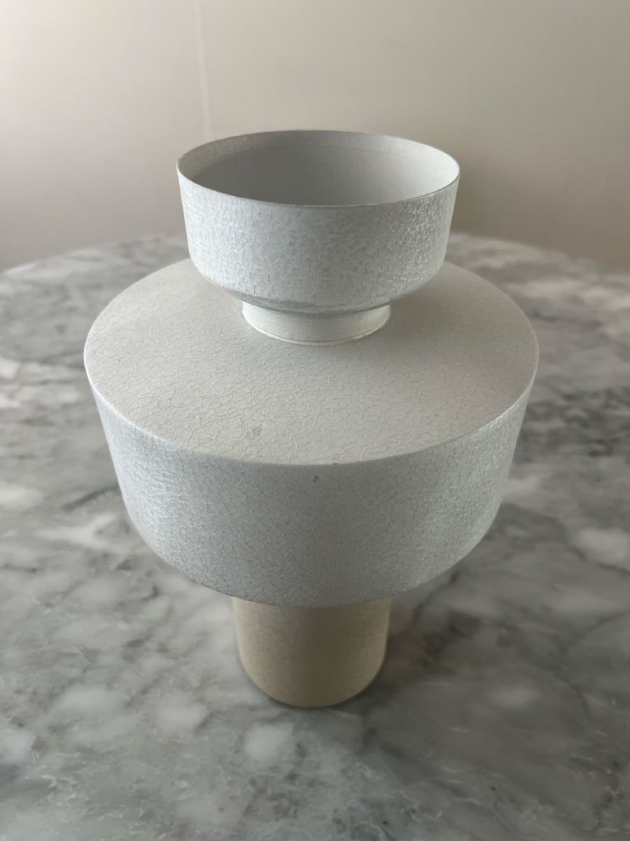 Vase & Récipients: Moderne Vase aus Weißmetall – D'occasion à Hünenberg See par mississauga 1