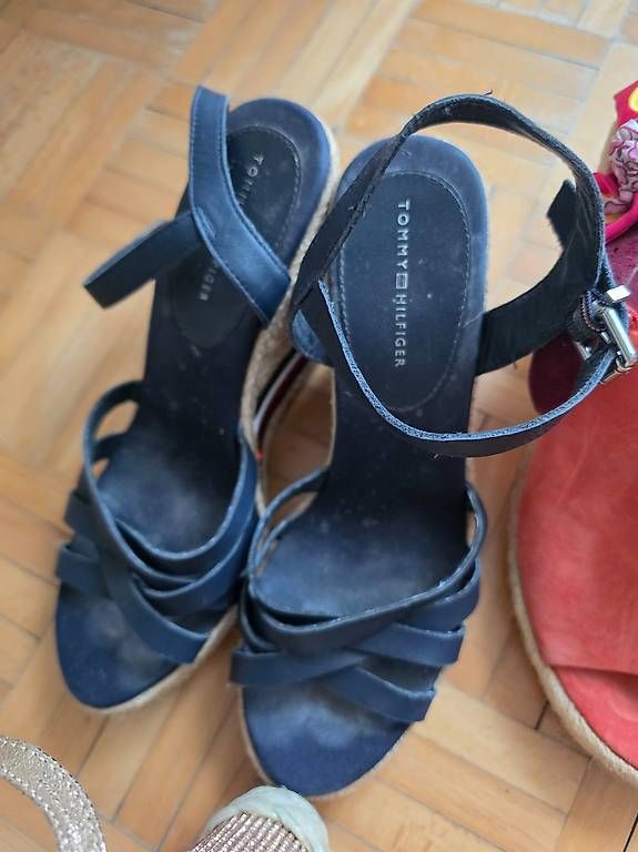 Scarpe da donna: Verschiedene Schuhe 25 chf je – Usato da baar venduto da aureliaba 3